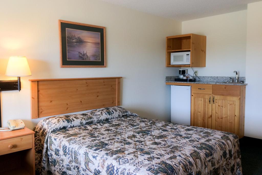 White Oak Inn And Suites Deer River Ngoại thất bức ảnh