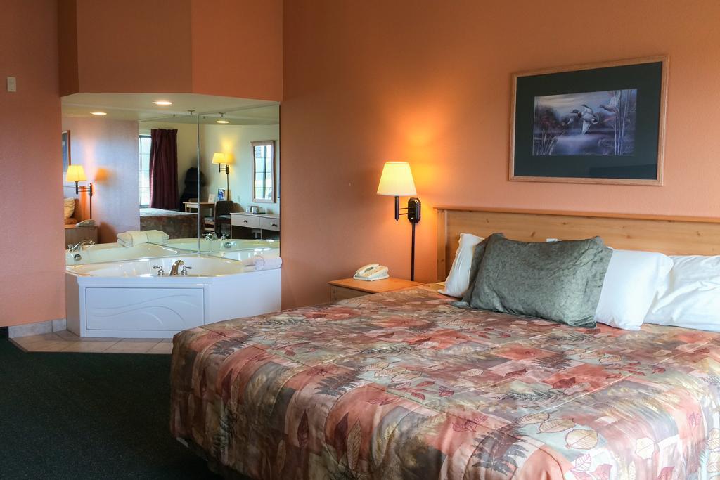 White Oak Inn And Suites Deer River Ngoại thất bức ảnh
