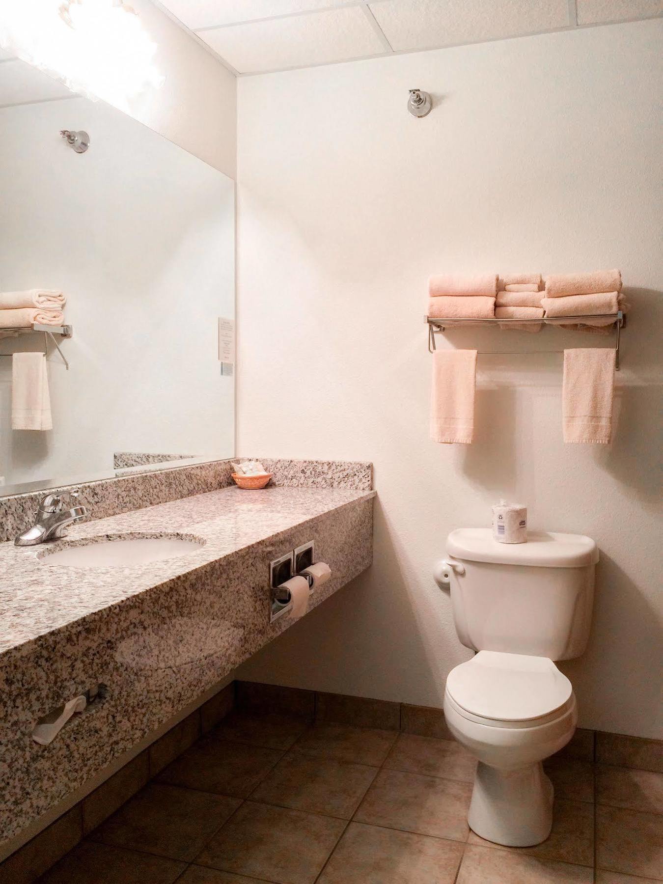 White Oak Inn And Suites Deer River Ngoại thất bức ảnh