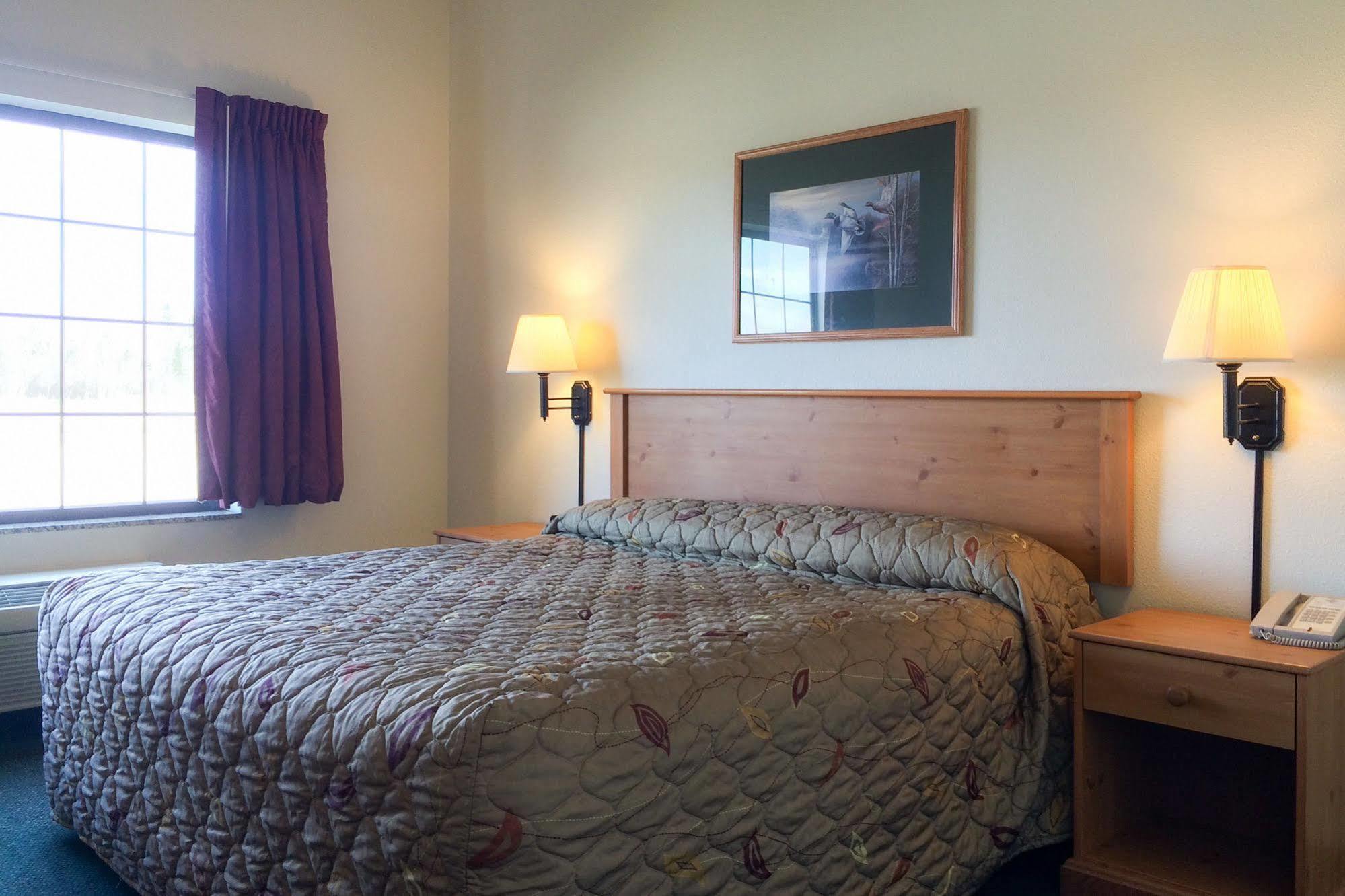 White Oak Inn And Suites Deer River Ngoại thất bức ảnh