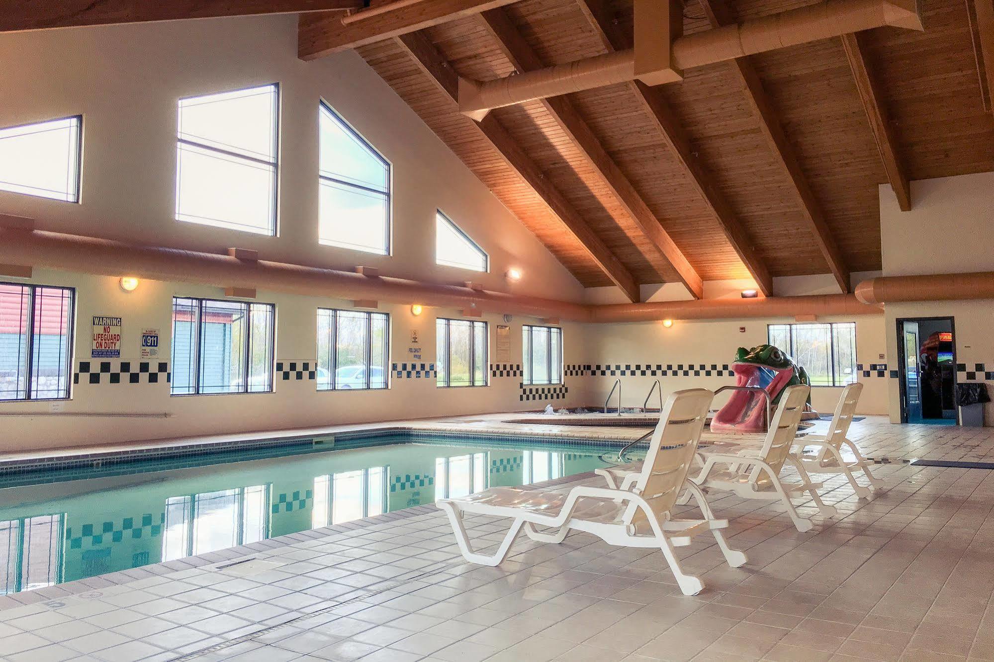 White Oak Inn And Suites Deer River Ngoại thất bức ảnh