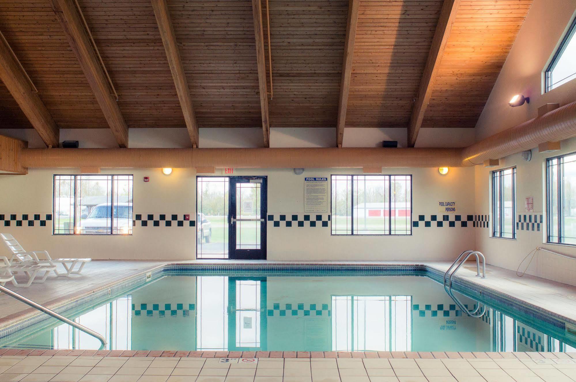 White Oak Inn And Suites Deer River Ngoại thất bức ảnh